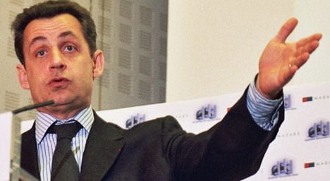 Sarkozy denies taking cash from Bettencourt