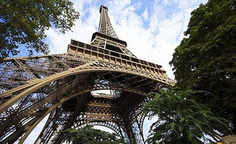 Plan to cover Eiffel Tower in plants