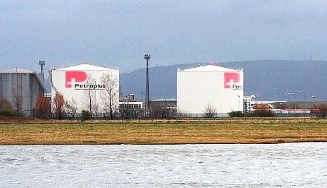 Swiss firm Petroplus to sell French refinery
