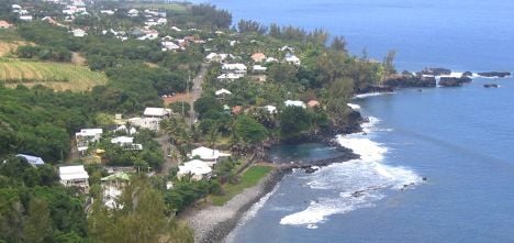Réunion issues tsunami alert after quake