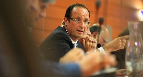 Confident Hollande heads for final straight