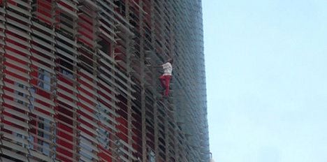 'Spiderman' to scale Paris's tallest building
