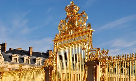 Wedding crasher at Versailles Palace