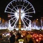 Champs Elysées gets old-style lights back