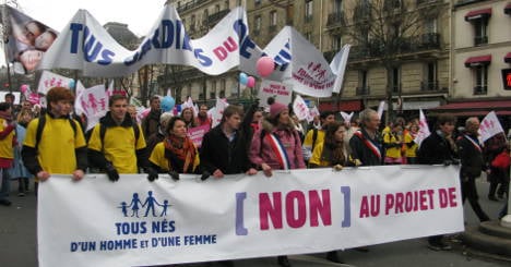 Thousands rally in Paris against gay-marriage