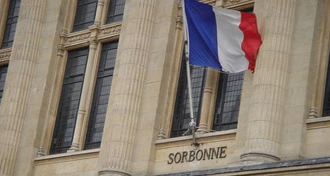 French MPs back English courses plan for unis