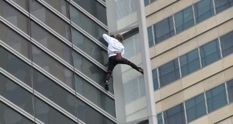 VIDEO: ‘Spiderman’ scales Paris skyscraper