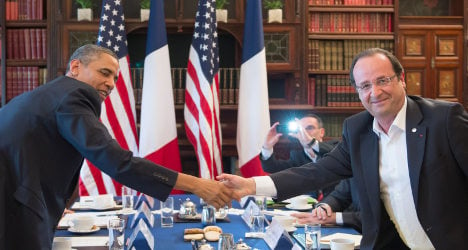 Hollande tells Obama spying is 'unacceptable'