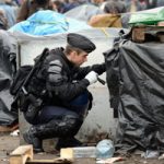 Calais targets migrants by banning camps