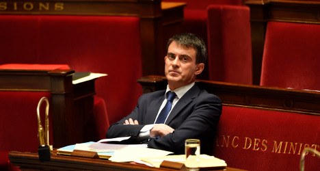 Valls’ government survives confidence vote