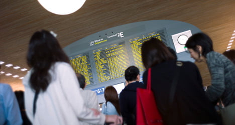Flights hit as Paris airport strike continues