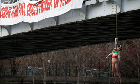 Femen welcome Rouhani with mock hanging on Paris bridge