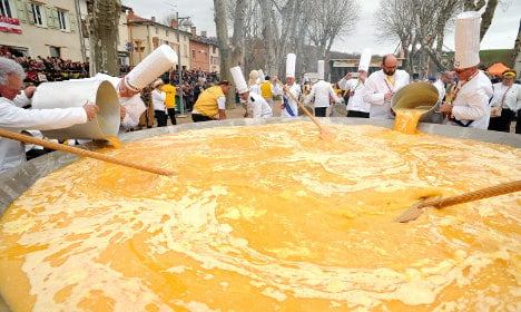 15,000 eggs smashed for France’s giant Easter omelette