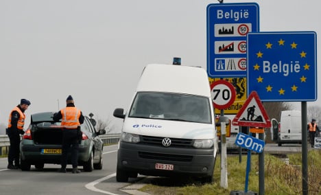 Belgian police return migrants to France... and are arrested