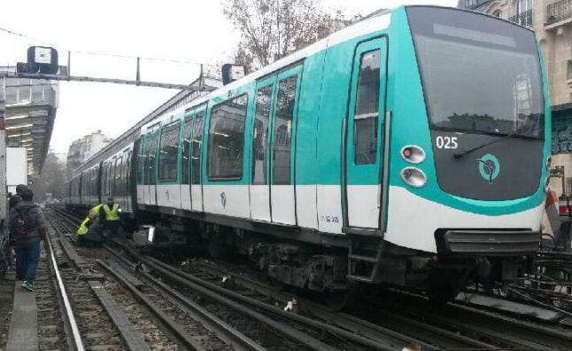 Paris Metro hit by major delays after carriage derails