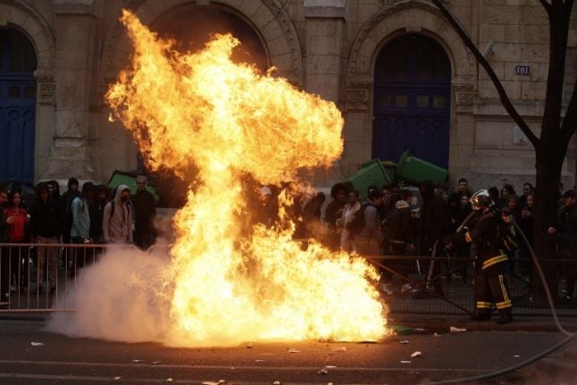 VIDEO: Paris pupils clash with cops during anti-police violence protests