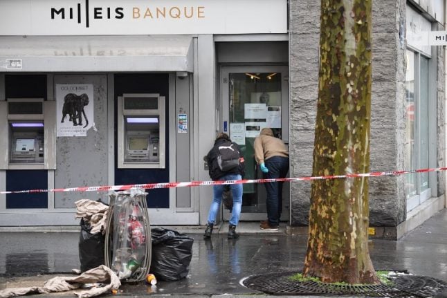 Paris heist: Armed robbers escape after daring Champs-Elysées bank raid
