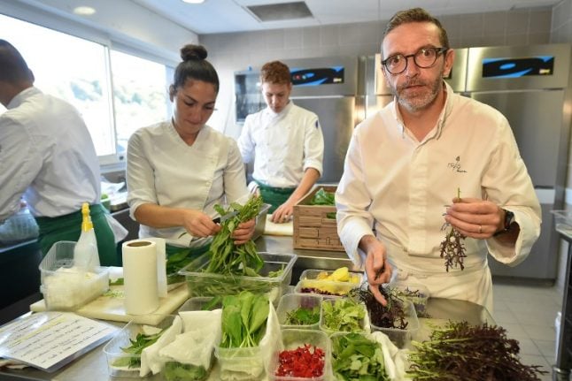 Michelin Guide gives stars back to France's reluctant top chef