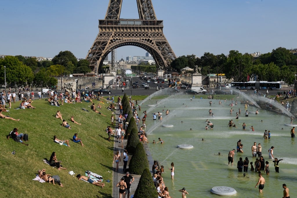 Paris And Northern France Put On Red Alert As Temperatures Soar Towards 40c The Local