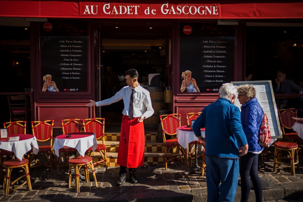 Terraces to tipping: The etiquette for visiting a French café - The Local