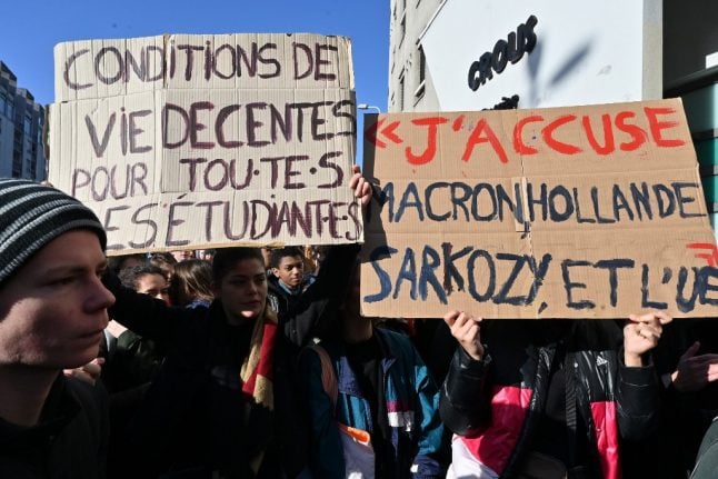 Why are French students smashing down the education ministry’s gates?