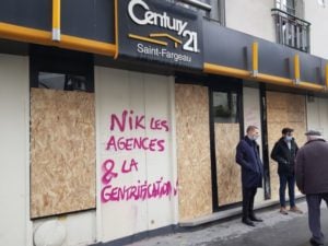 Graffiti in Paris reads 'Nik les agences & la gentrification' which translates as 'Fuck lettings agencies and gentrification'. 