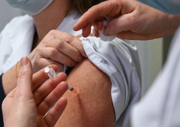 Reader question: Can you get a Covid vaccine in France without a carte vitale?