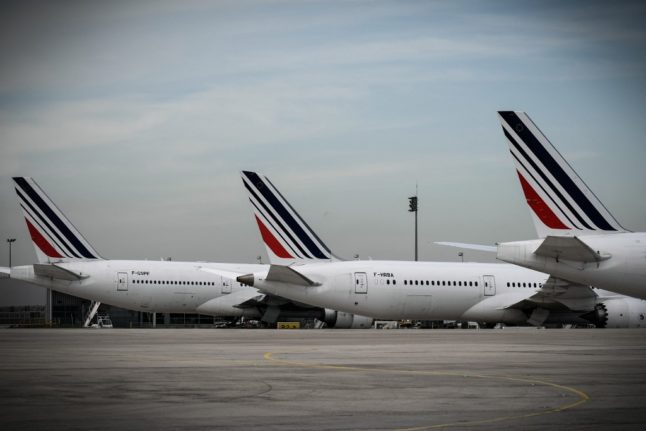 France to ban short domestic flights in a bid to reduce climate emissions