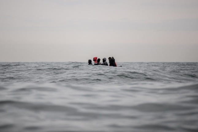 More than 20 people die in Channel after refugee boat sinks off French coast