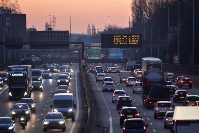 New law to force French car adverts to include green travel message