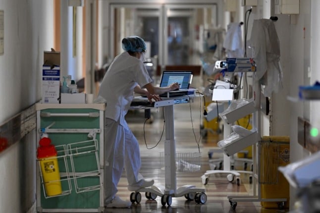 French health minister: 5% of hospitalised Covid patients have fake health pass